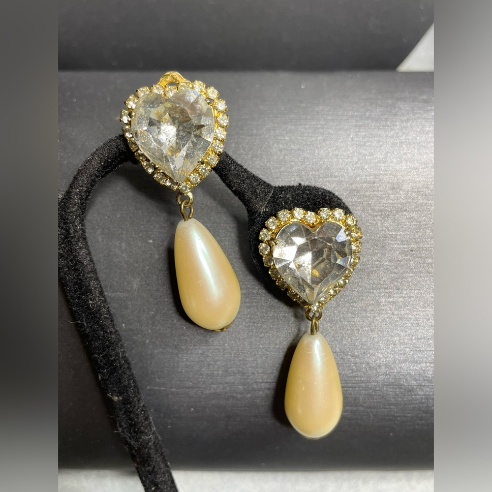 Mandy Dan Rhinestone Heart Drop Pearl Dangle Clip Earrings Vintage 1980’s